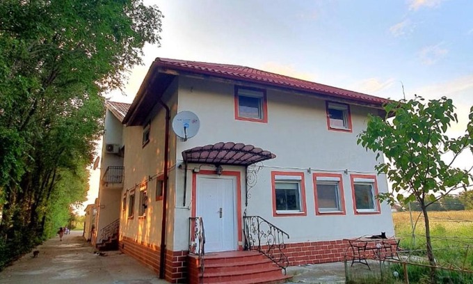 Tartasesti House | Discover Magic Garden: Pool, Events & Free Parking Awaits
