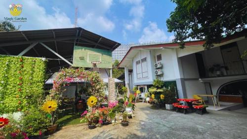 Ratchathewi House | Discover Magic Garden Residence Bangkok: Family & Pet Friendly