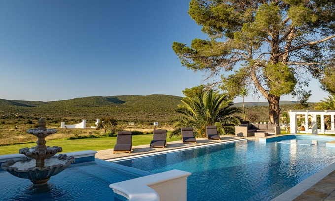 Jansenville House | Experience Magic Hills at Ilanga Manor House Retreat