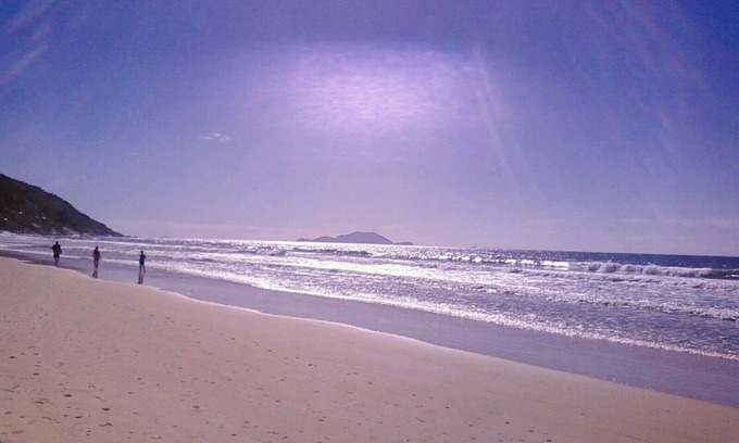 Ingleses Norte Apartment | Discover Magic Island: Beachfront Escape with Heated Pools