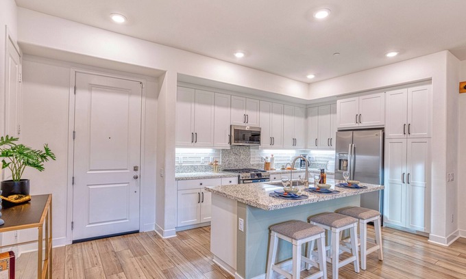 Stevenson Ranch Condo | Magic Mountain 3-bedroom condo with WiFi, in delightful Valencia