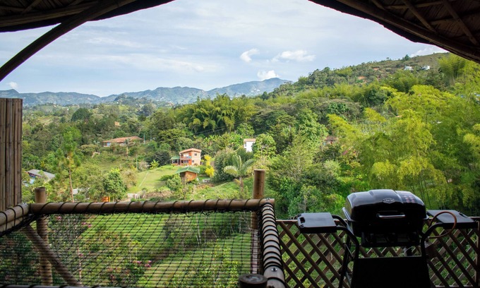 El Penol Cabin | Enchanting Escape at Magic View Guatape with Family Amenities