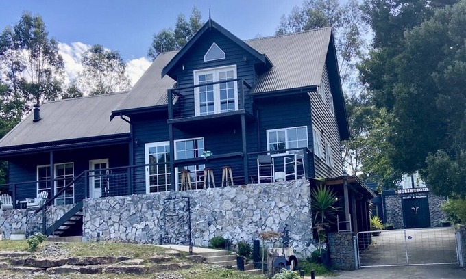 Merrijig House | Unforgettable Views of Mt Buller with Family-Friendly Amenities