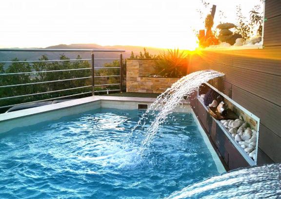 Tozar Apartment | Enchanting Los Arcos: 4-Star Stay with Pool & Pet-Friendly