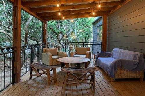 Van Dyks Bay Apartment | Enchanting Cabin Retreat in the Woods - Pet Friendly Escape