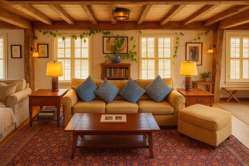 Off Broadway Hotel | Enchanting Post And Beam Loft in Downtown Newport!