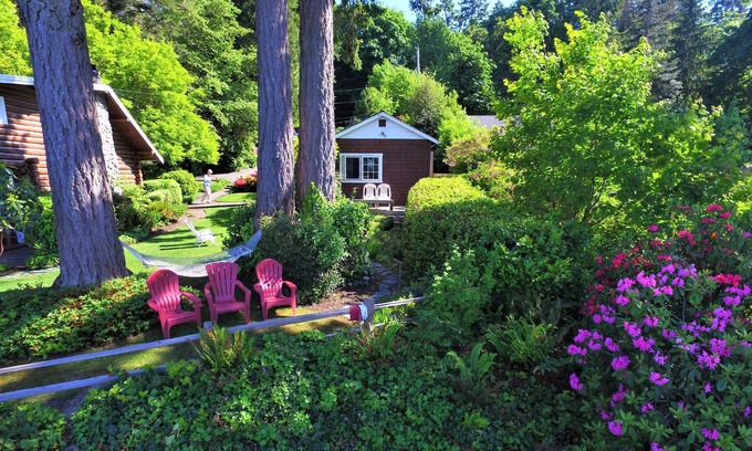 Lacey Cottage | Beautiful Beachfront Cottage with Panoramic Views & Kayaks