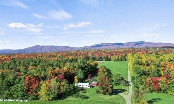 Weston House | Pet-Friendly Retreat with Skiing, Hiking & Breathtaking Views
