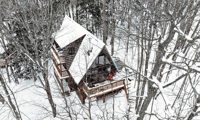 Huntsville Cabin | Exceptional A-Frame Treehouse with Hot Tub & Fireplace