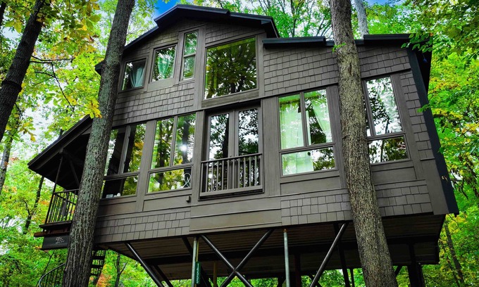 Waterford Cottage | Enchanting Treehouse Retreat Near Wineries & Breweries