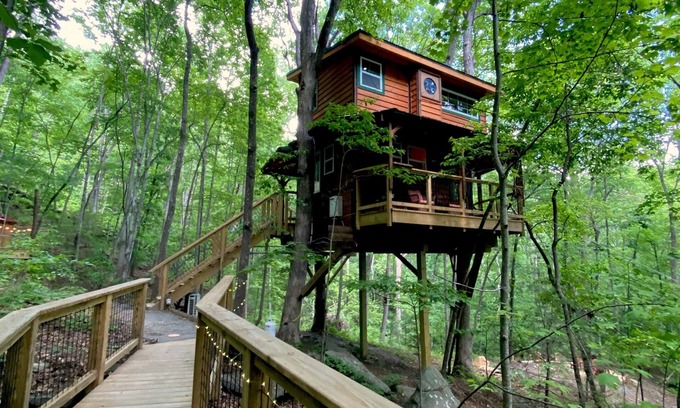 Copperhill Cabin | Enchanting Treehouse with Wood-Fired Hot Tub & Spa