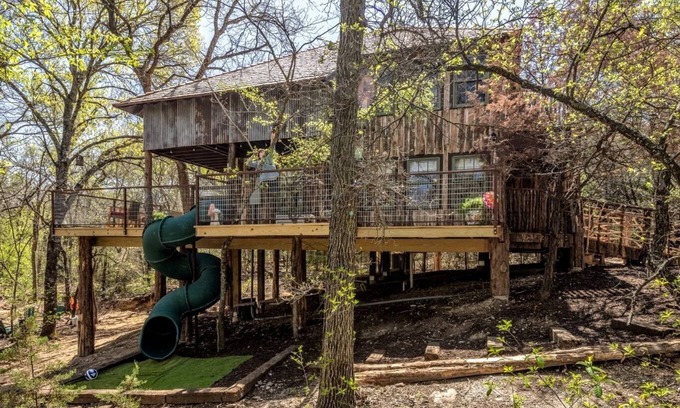 Dennis Cabin | Magical Treehouse with Slide by Brazos River for Family Glamping Adventures in Texas
