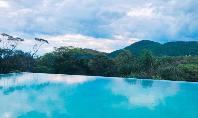 Sao Sebastiao Apartment | Unforgettable Stays at Camburyzinho Beach with Pool & Spa