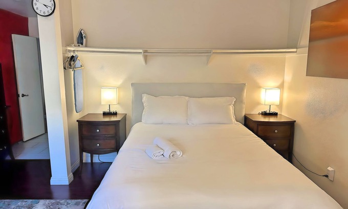 La Presa Apartment | Pet-Friendly MaGiQ Private Master En-Suite with Amenities