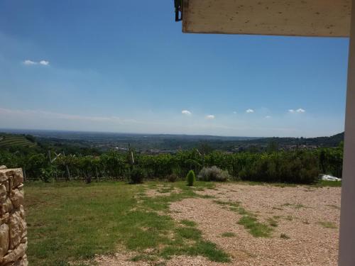 Negrar Apartment | Family-Friendly Magitti Appartamento with High Guest Ratings