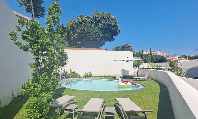 Pena Apartment | Magnífico Apartamento com Jardim e Piscina no Coração de Lisboa - até 8 Pessoas