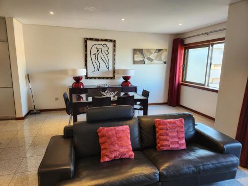 Mozelos Apartment | Inviting T2 Apartment at Praia de Esmoriz with Dining Options
