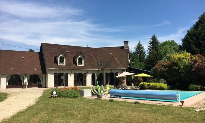 Saint-Martin-des-Champs Villa | Exceptional Villa with Heated Pool, Jacuzzi, and Sauna