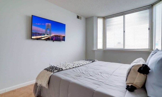 Ballston Apartment | Inviting Retreat at Ballston with Pool and Spa Amenities