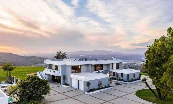 Camarillo House | Magnificent Retreat: Pet Friendly with Private Pool & Spa