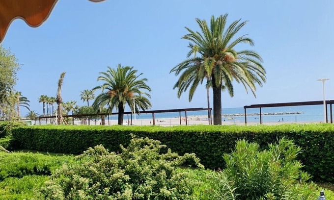 Saint-Laurent-du-Var Apartment | Beachfront Apartment for 2-4 Guests with Ocean Views