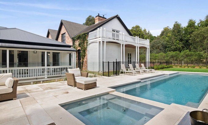 Torquay House | Magnificence on Scorpio
