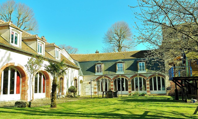 Bailleau-l'Eveque House | Historical 17th Century Hotel with Spa and Family Amenities