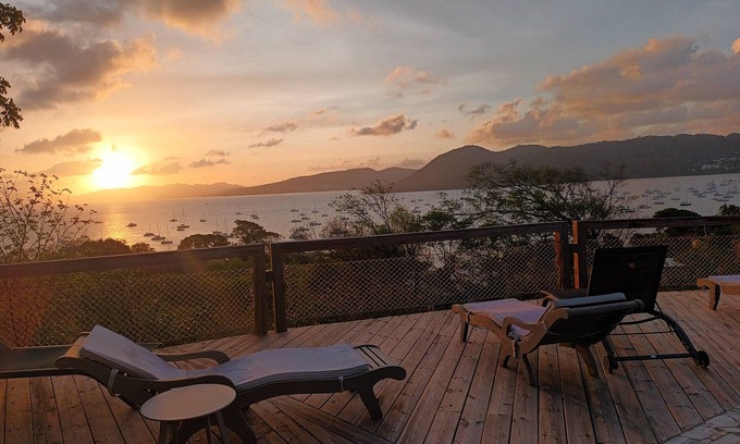 Sainte-Anne Apartment | Experience Breathtaking Bay Views with Family-Friendly Amenities