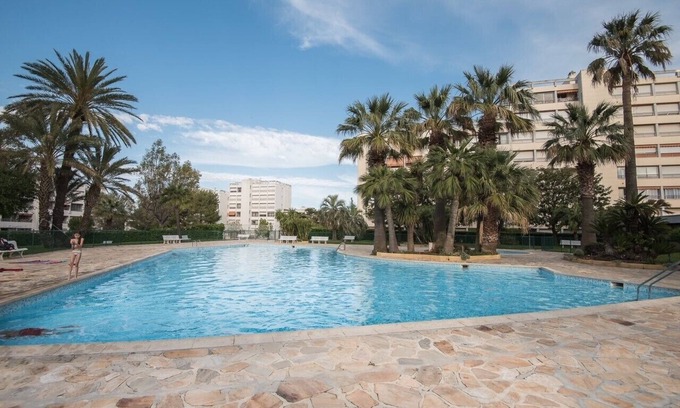 Antibes Apartment | Stunning 3P Apartment with Sea View & Pool Access