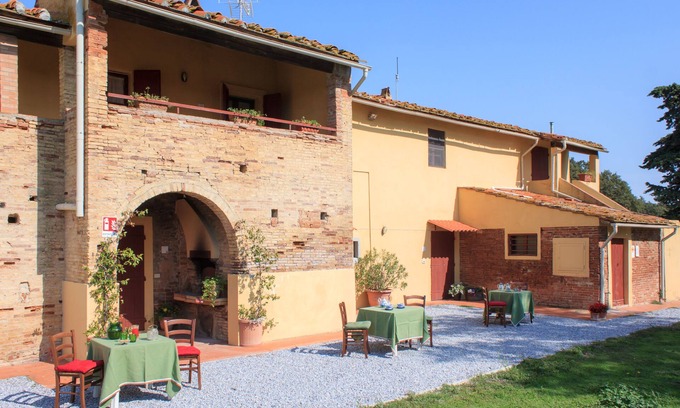 Collesalvetti Other | Elegant Apartment with Pool in Tuscan Countryside