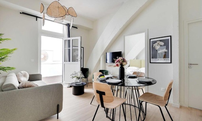 Quartier de Javel Apartment | Convenient Home Near the Eiffel Tower for Families