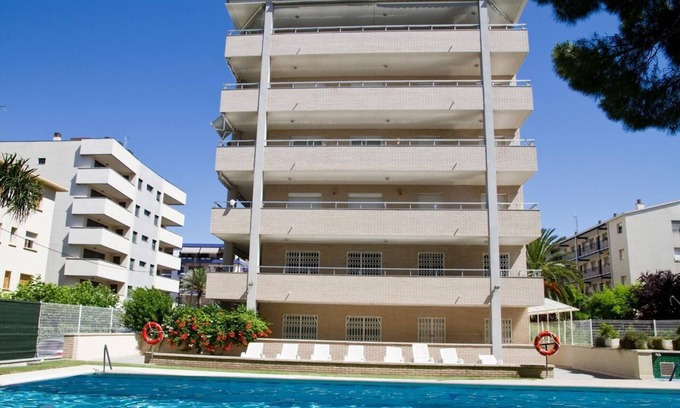 Salou City Centre Apartment | Beautiful Apartment by Paseo Jaime I with Pool & Terrace