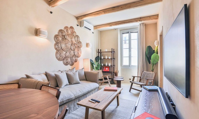 Saint-Tropez City Centre Apartment | Magnificent apt - 2BR/6P - Heart of Saint-Tropez