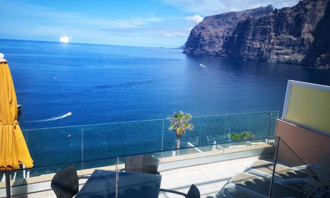 Los Gigantes Apartment | Sea View Apartment Near Marina with Pool & Pet Friendly