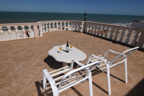 Villas de Las Palmas House | Scenic Beachside Condo with WiFi - Ideal for Families