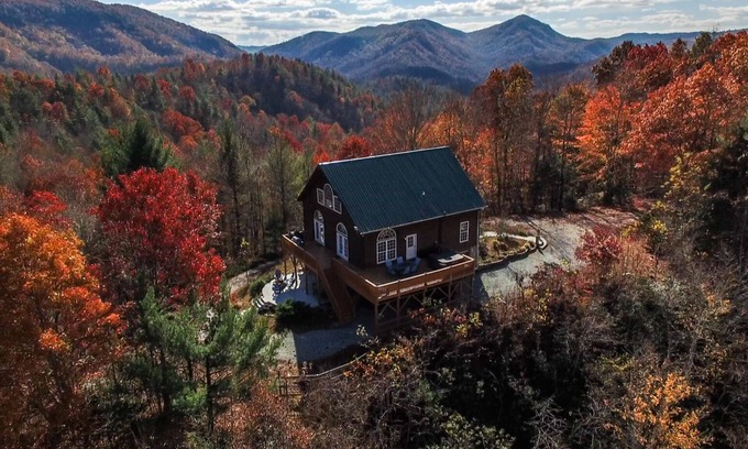 Yadkin Valley Cabin | Exceptional Cabin Retreat: Summit at Blue Ridge Awaits