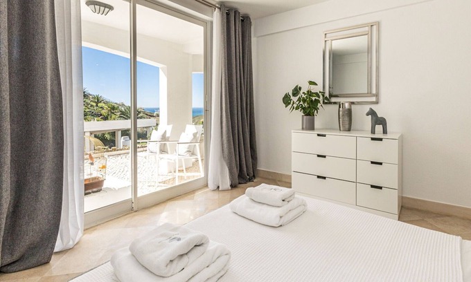 Monserrate Villa | Explore Villa Guincho: 6-Bedroom Retreat with Ocean Views