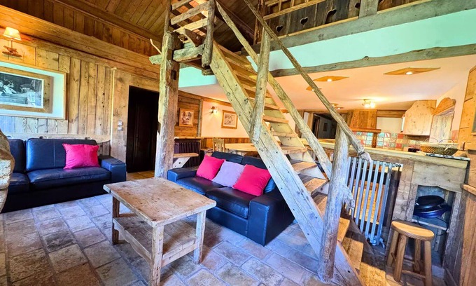 Reberty Ski Chalet | Cozy Chalet Necou: Ideal for Families with Spa & Hot Tub