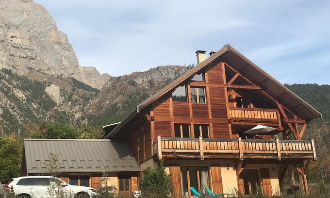 Vallouise Ski Chalet | Magnificent Chalet for 20 with Mountain Views & Spa Access