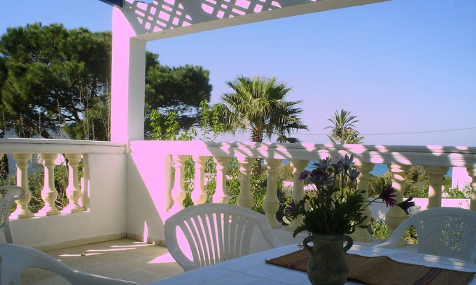 d'har ayed House | Ocean View Villa with Breakfast & Family-Friendly Amenities