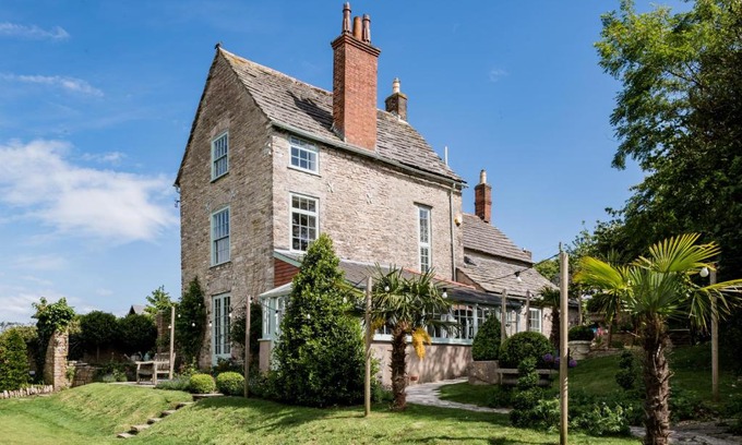 Swanage House | Inviting Clarence Cottage: Pet-Friendly & Rated 9.1/10