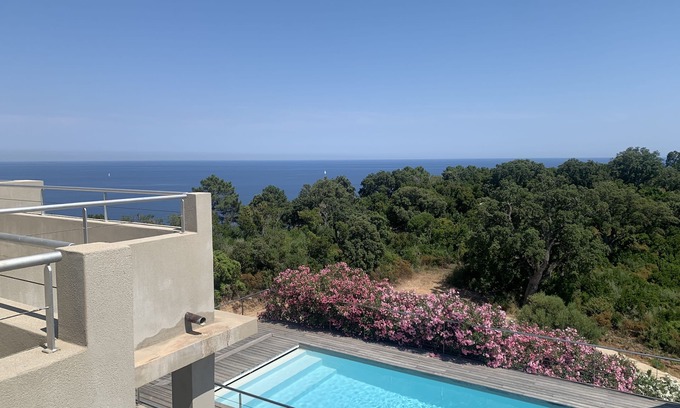 Tarcu House | Exceptional Contemporary Retreat with Breathtaking Views