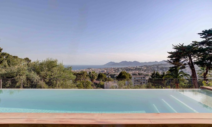 Le Cannet House | Contemporary Villa with Oceanfront Views and Pool Access