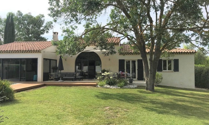 Cabries Villa | Contemporary Villa Surrounded by Lush Greenery and Views
