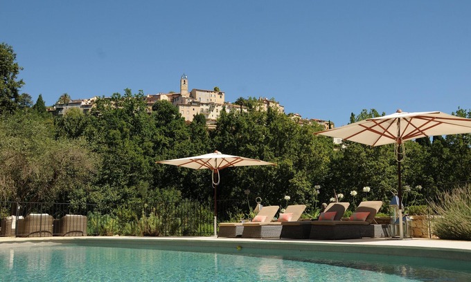 Chateauneuf-Grasse Villa | Idyllic Villa with Pool and Ocean Views - Perfect for Families