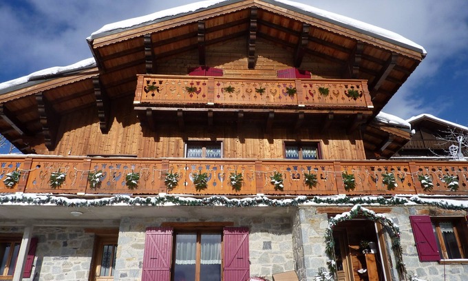 Feissons-sur-Salins Ski Chalet | Ideal Chalet for 6 in Feissons Sur Salins, Spectacular Views