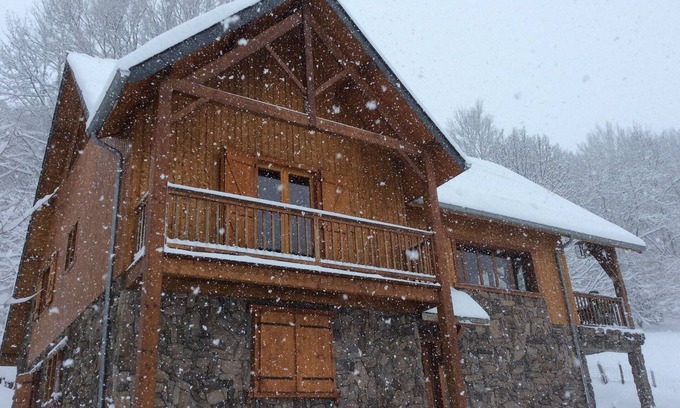Gouaux-de-Larboust Ski Chalet | Premier Chalet Retreat Near Peyragudes with Spa & Pool