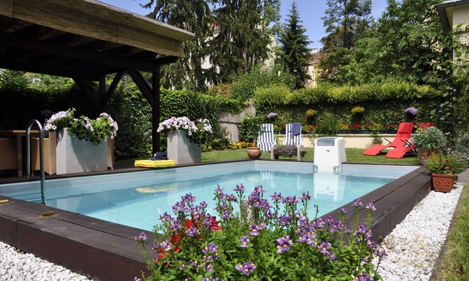 Penzing Apartment | Experience Scenic Views Near Schönbrunn with Pool Access
