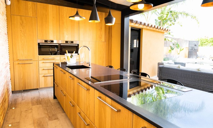 Deltebre Ski Chalet | Idyllic Delta del Ebro Getaway with Pool and Private Wifi