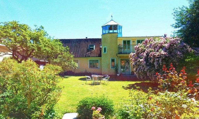 Innerstaden Villa | Elegant Home with Lush Garden and Oceanfront Views